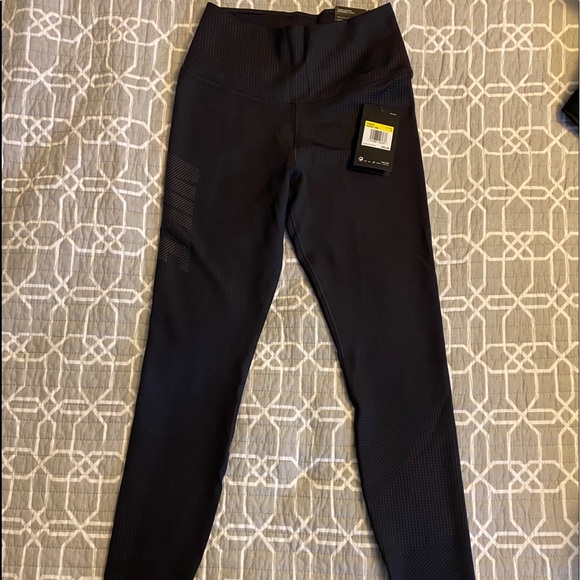 Nike Dri Fit - Picture 2 of 4